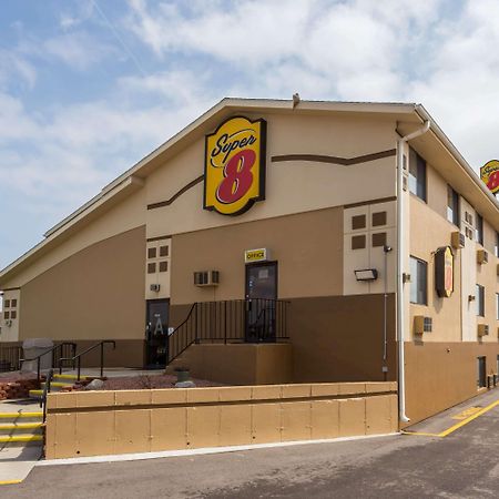 Super 8 By Wyndham Janesville Εξωτερικό φωτογραφία