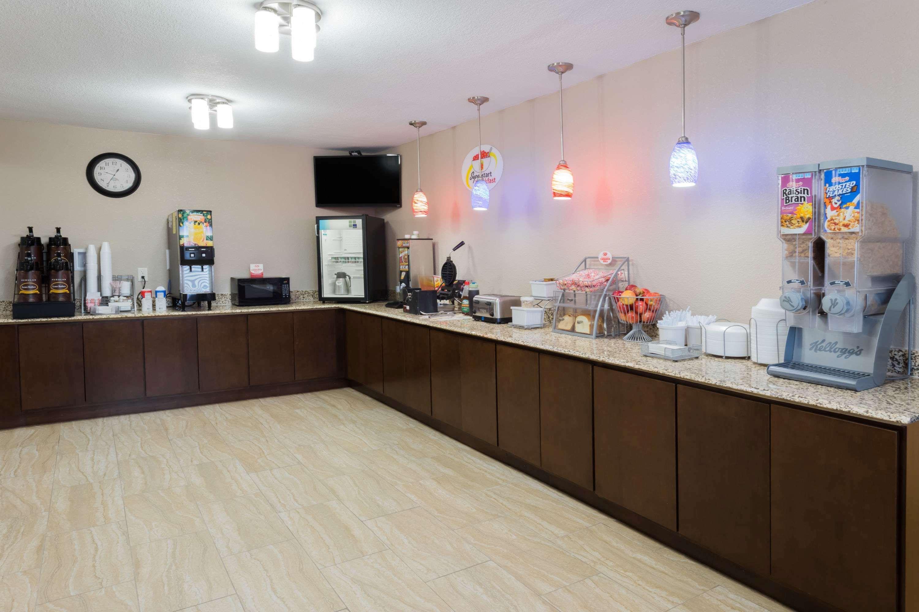 Super 8 By Wyndham Janesville Εξωτερικό φωτογραφία