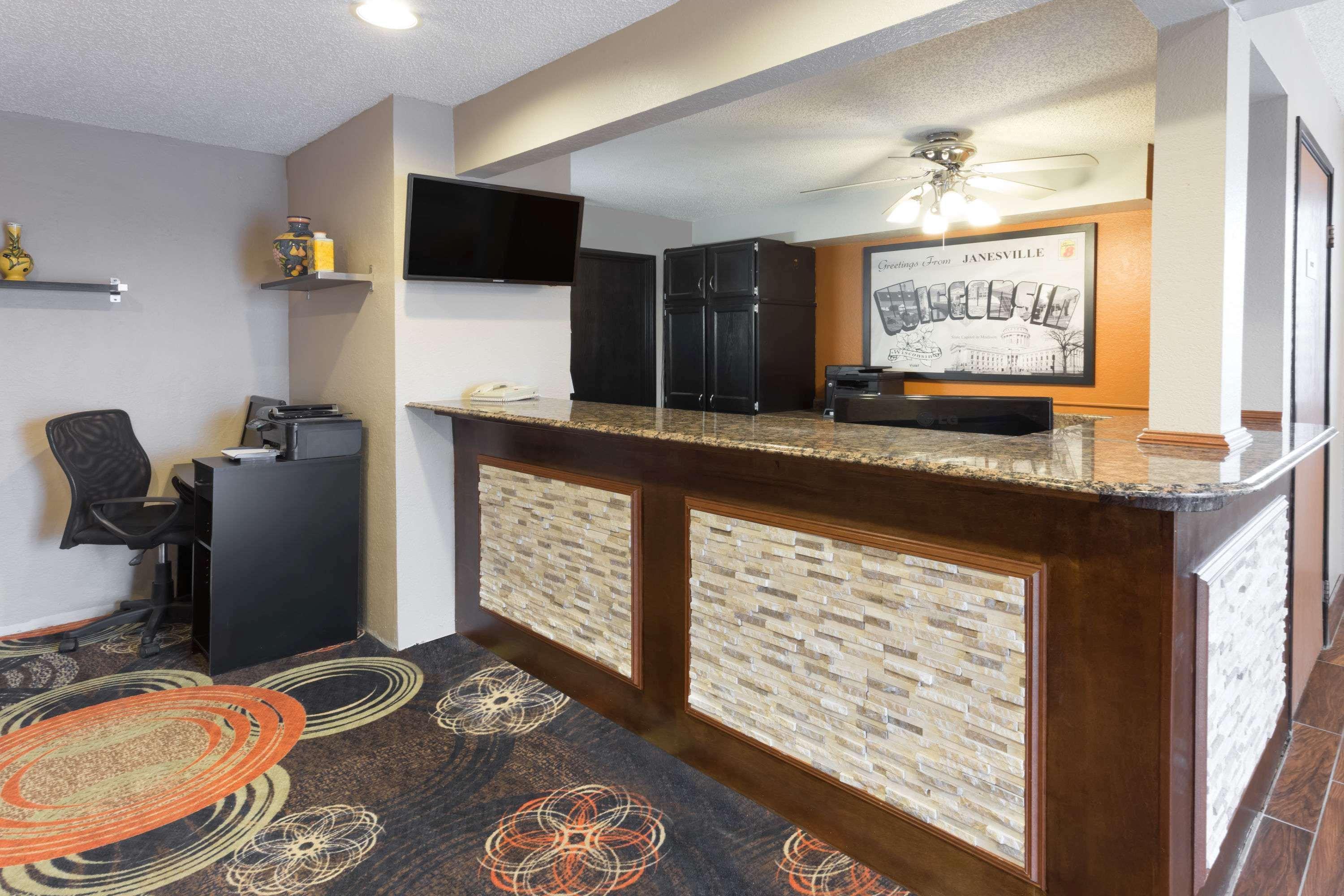 Super 8 By Wyndham Janesville Εξωτερικό φωτογραφία