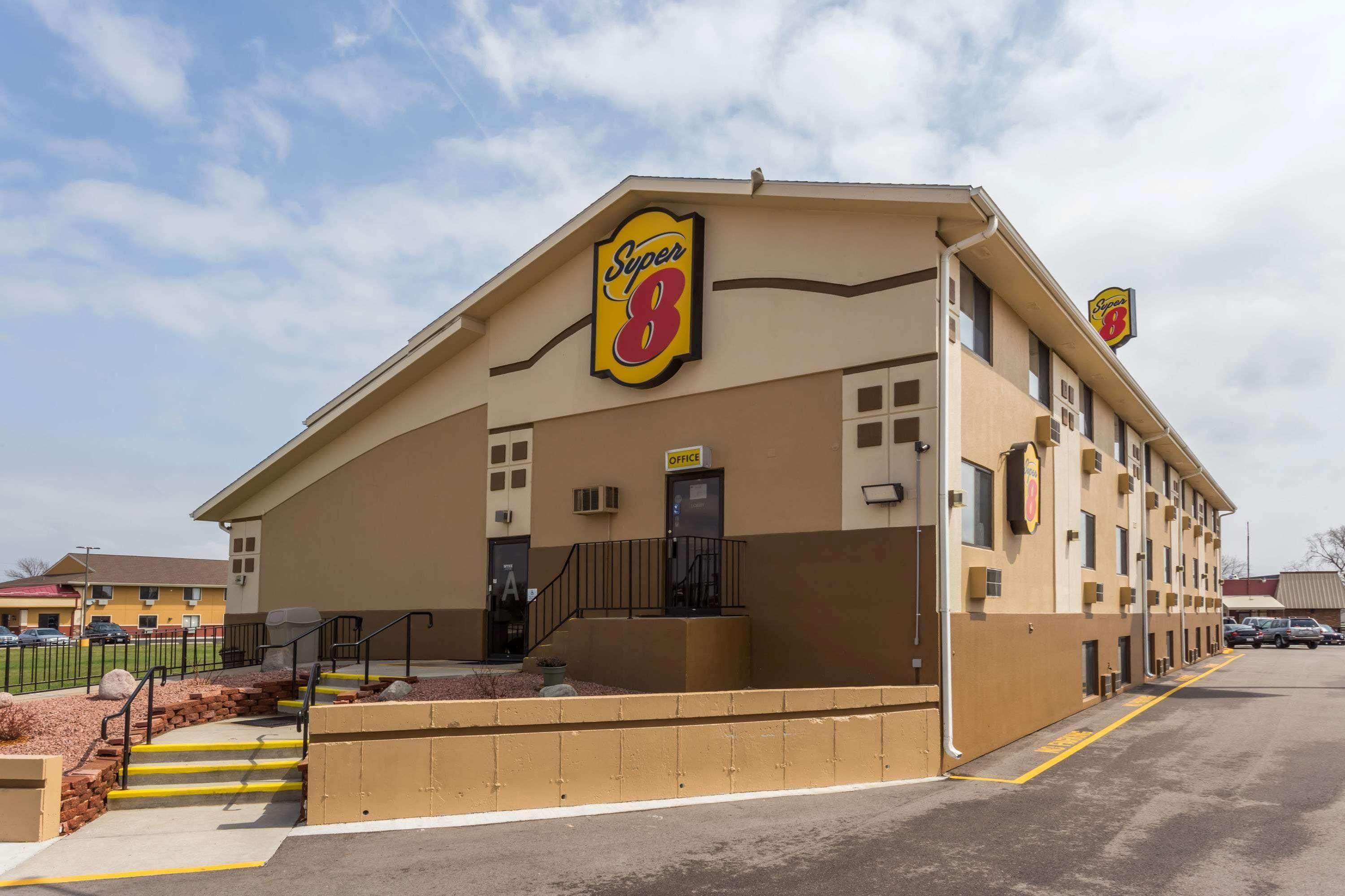 Super 8 By Wyndham Janesville Εξωτερικό φωτογραφία