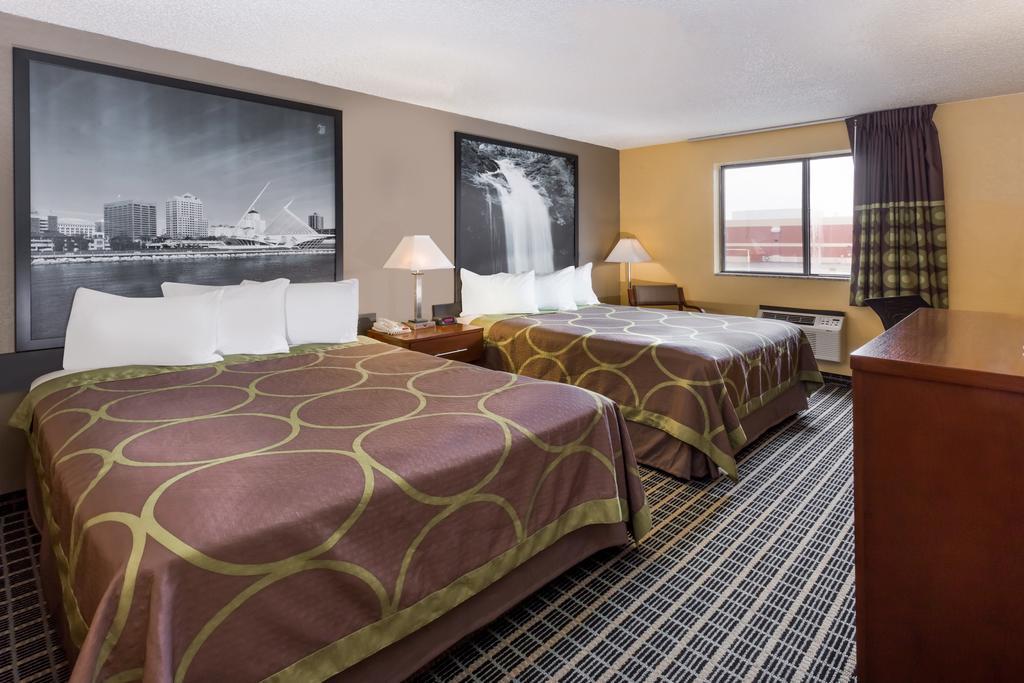 Super 8 By Wyndham Janesville Εξωτερικό φωτογραφία