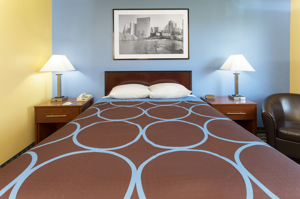 Super 8 By Wyndham Janesville Εξωτερικό φωτογραφία