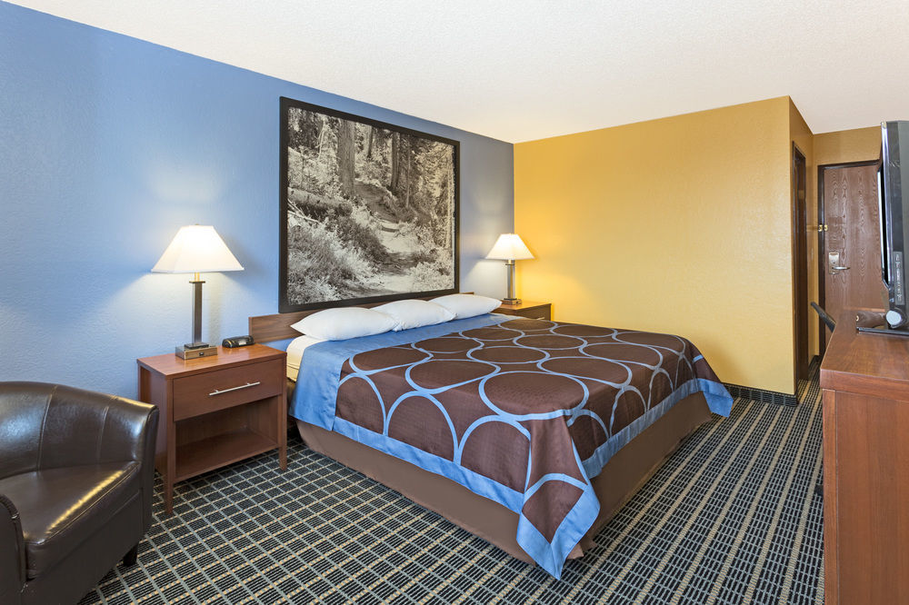 Super 8 By Wyndham Janesville Εξωτερικό φωτογραφία