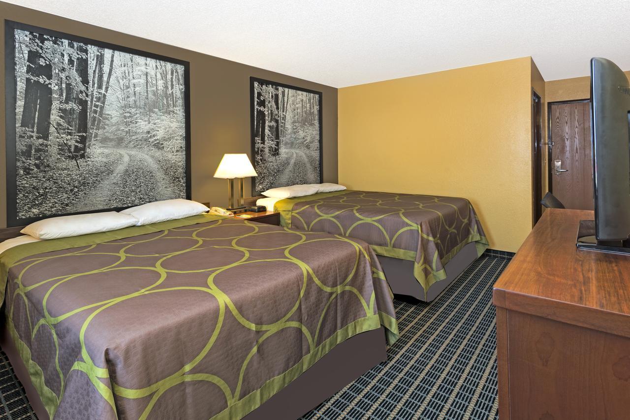 Super 8 By Wyndham Janesville Εξωτερικό φωτογραφία